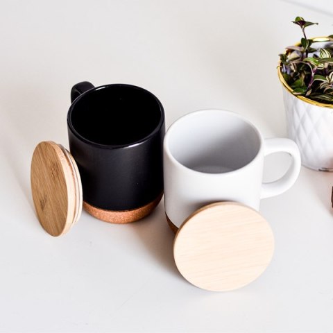 Kubek ceramiczny z bambusową przykrywką, czarny Kubek ceramiczny z bambusową przykrywką, czarny